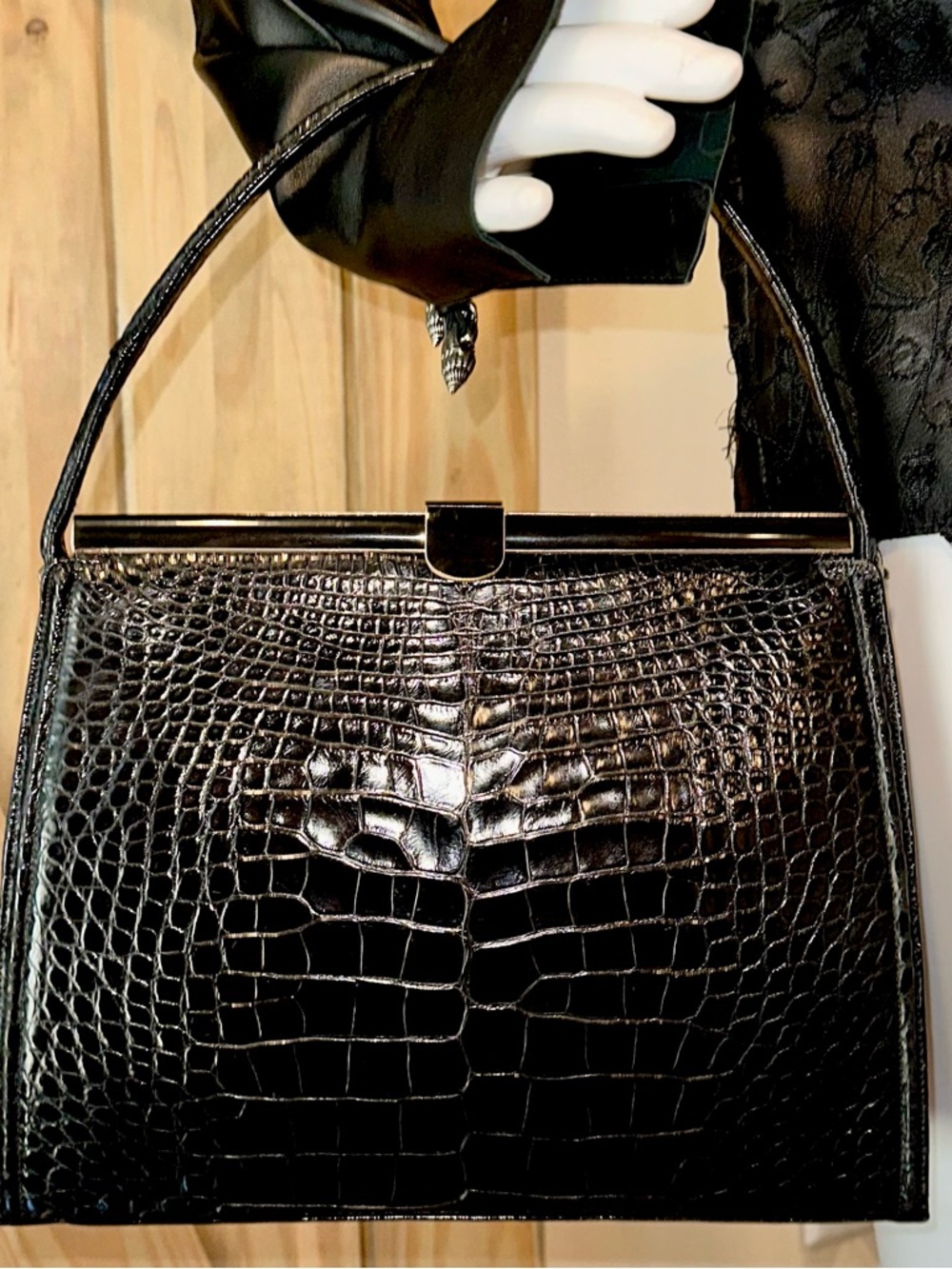 Stunning vintage Lucille de Paris genuine crocodile handbag